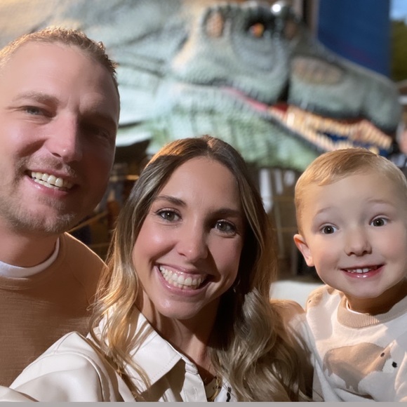 Meet your Posher, Mckenzie - Picture 3 of 3